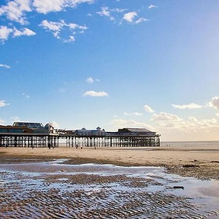 Starlux Hotel Blackpool Exterior photo